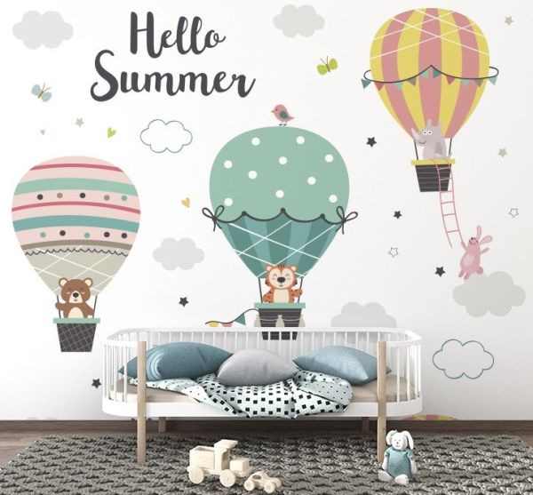Papel de colgadura infantil de globos aerostáticos con animalitos y frase  HELLO SUMMER